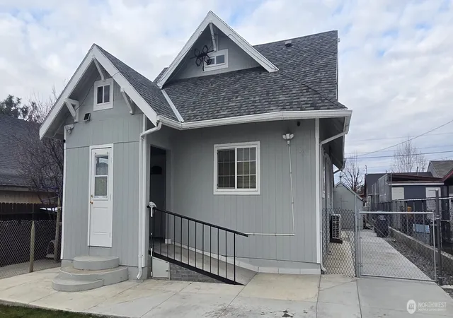 Single family home for sale at 245 E Cedar St, Othello, WA 99344 | MLS# NWM2483436