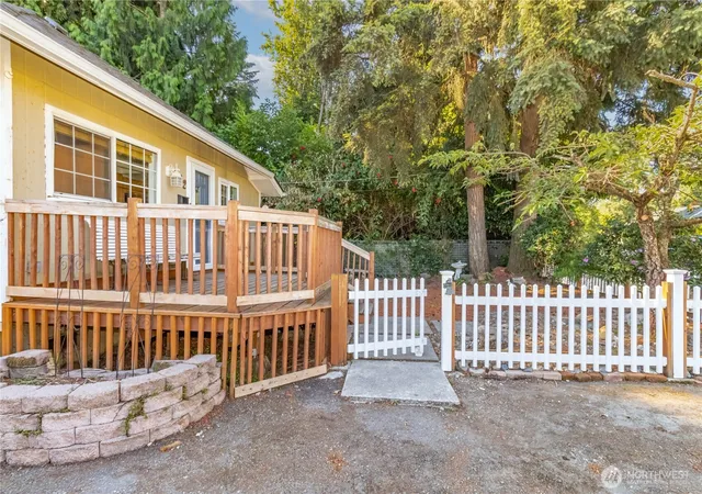 Photo 3 of Single family home for sale at 622 2nd Avenue S, Kent, WA 98032 | MLS# NWM2483553 | Listing updated on 2026-09-17