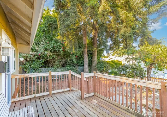 Photo 3 of Single family home for sale at 622 2nd Avenue S, Kent, WA 98032 | MLS# NWM2483553 | Listing updated on 2026-09-17