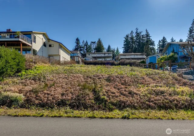 Photo 4 of Land for sale at 0 Gladstone Dr, Camano Island, WA 98282 | MLS# NWM2483580 | Listing updated on 2026-09-17