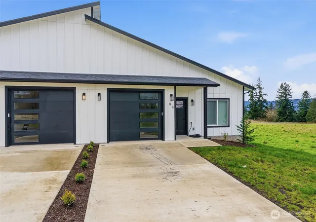Photo 2 of Condo for sale at 9 Anchor Way #B, Cathlamet, WA 98612 | MLS# NWM2483800 | Listing updated on 2026-09-30