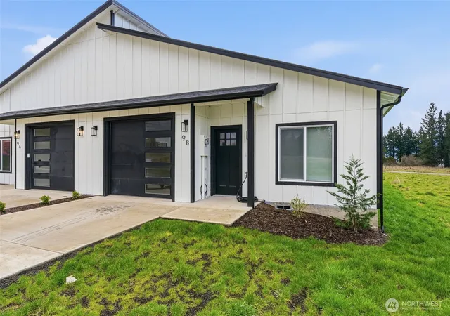 Photo 3 of Condo for sale at 9 Anchor Way #B, Cathlamet, WA 98612 | MLS# NWM2483800 | Listing updated on 2026-09-30