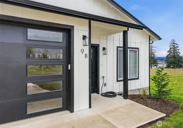 Photo 3 of Condo for sale at 9 Anchor Way #B, Cathlamet, WA 98612 | MLS# NWM2483800 | Listing updated on 2026-09-30