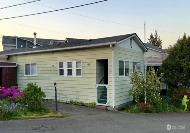 Manufactured home for sale at 18501 52nd Avenue #6, Lynnwood, WA 98037 | MLS# NWM2484086