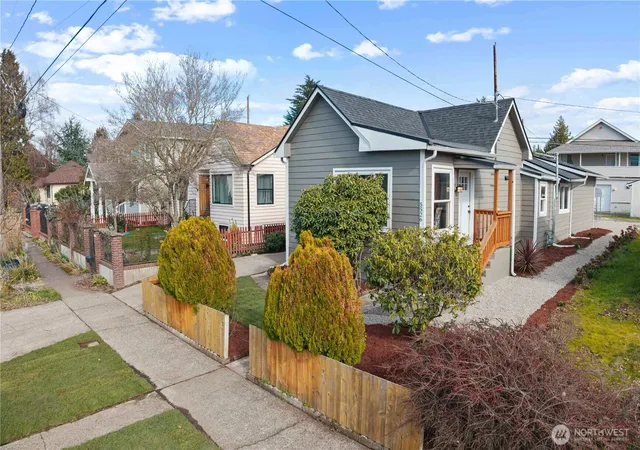 Photo 2 of Single family home for sale at 5526 20th Avenue S, Seattle, WA 98108 | MLS# NWM2484097 | Listing updated on 2026-09-23