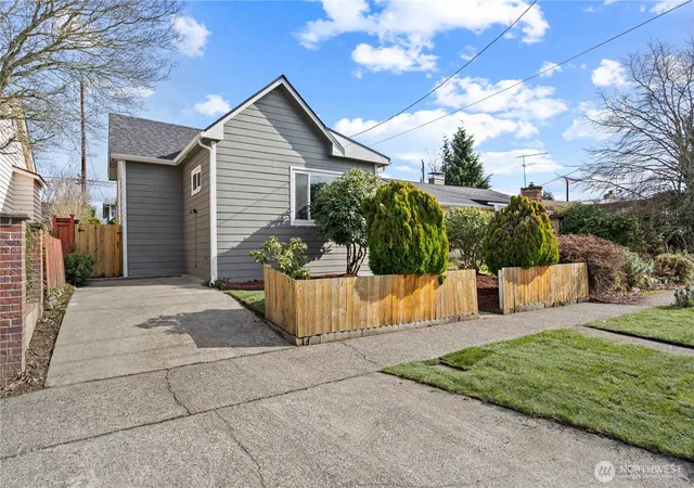 Photo 4 of Single family home for sale at 5526 20th Avenue S, Seattle, WA 98108 | MLS# NWM2484097 | Listing updated on 2026-09-23
