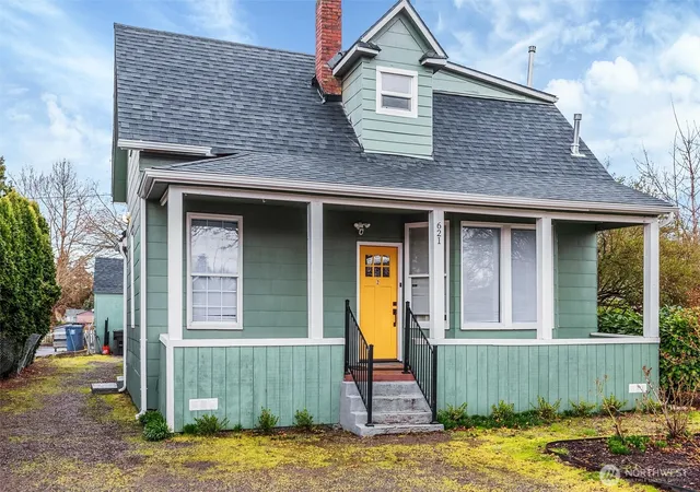 Photo 2 of Multi family home for sale at 621 Houser Way S, Renton, WA 98057 | MLS# NWM2484138 | Listing updated on 2026-09-24