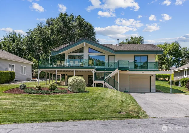 Photo 2 of Single family home for sale at 105 Chelan View Dr, Manson, WA 98831 | MLS# NWM2484293 | Listing updated on 2026-09-17