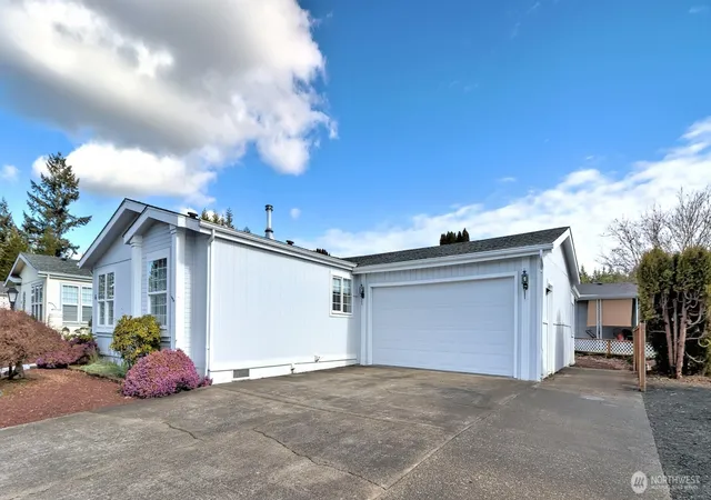 Photo 3 of Manufactured home for sale at 6 Noel Ln, Shelton, WA 98584 | MLS# NWM2484298 | Listing updated on 2026-09-21