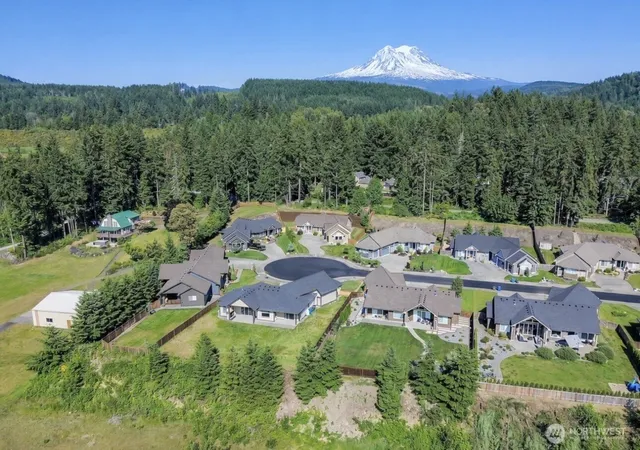 Photo 2 of Single family home for sale at 167 Mountain Crst Ln, Eatonville, WA 98328 | MLS# NWM2484369 | Listing updated on 2026-09-17