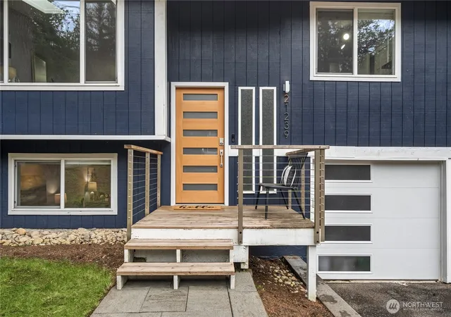 Photo 2 of Single family home for sale at 21239 Ne 10th Place, Sammamish, WA 98074 | MLS# NWM2484552 | Listing updated on 2026-09-17