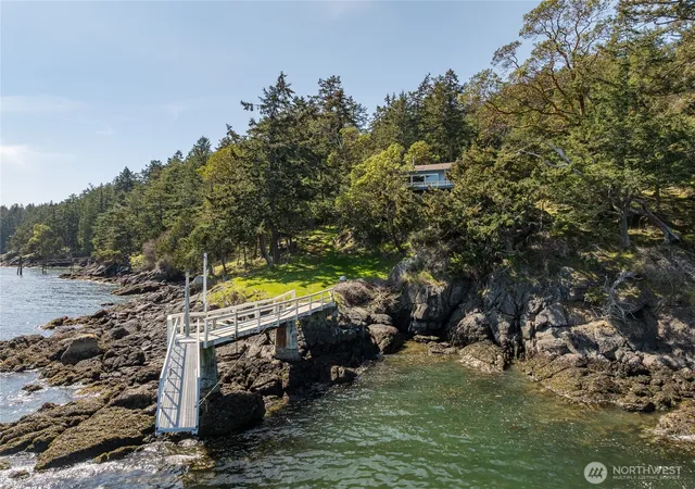 Photo 3 of Single family home for sale at 208 Tide's End Rd, Lopez Island, WA 98261 | MLS# NWM2484568 | Listing updated on 2026-09-17