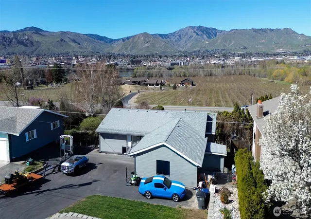 Photo 2 of Single family home for sale at 1716 N Anne Ave, East Wenatchee, WA 98802 | MLS# NWM2484659 | Listing updated on 2026-09-21