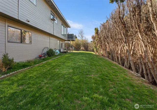 Photo 3 of Single family home for sale at 1716 N Anne Ave, East Wenatchee, WA 98802 | MLS# NWM2484659 | Listing updated on 2026-09-21