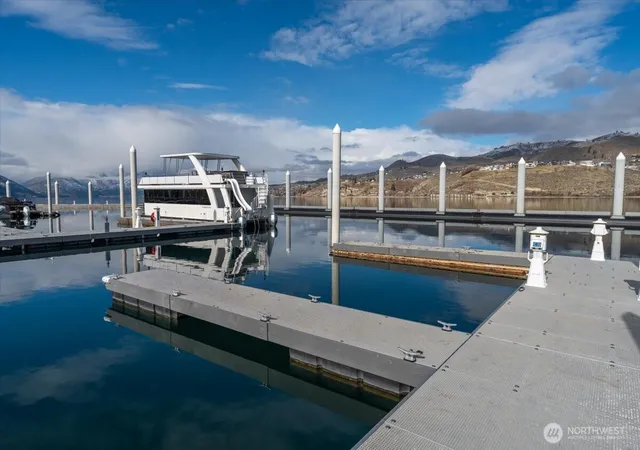 Photo 3 of House for sale at 1350 W Woodin Ave #C33, Chelan, WA 98816 | MLS# NWM2484703 | Listing updated on 2026-09-17