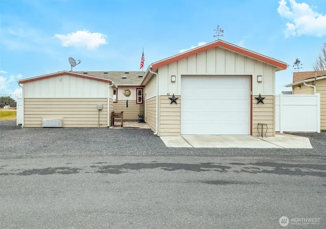 Photo 3 of Manufactured home for sale at 17693 Nw Road 5 #52, Quincy, WA 98848 | MLS# NWM2484938 | Listing updated on 2026-09-17