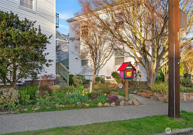 Photo 2 of Condo for sale at 7870 Green Lake Dr N #10, Seattle, WA 98103 | MLS# NWM2485294 | Listing updated on 2026-09-23