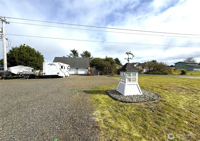 Photo 3 of Single family home for sale at 522 Point Brown Ave SE, Ocean Shores, WA 98569 | MLS# NWM2485472 | Listing updated on 2026-09-17