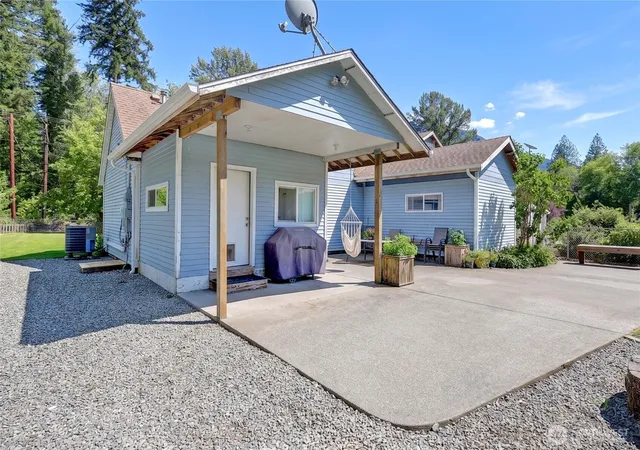 Photo 4 of Single family home for sale at 39729 State Route 530 NE, Arlington, WA 98223 | MLS# NWM2485563 | Listing updated on 2026-09-17