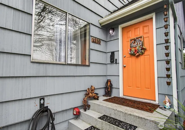 Photo 3 of Single family home for sale at 1210 8th Avenue, Longview, WA 98632 | MLS# NWM2485803 | Listing updated on 2026-09-17