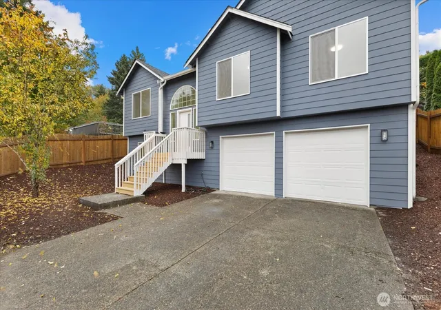 Photo 3 of Single family home for sale at 422 E Titus, Kent, WA 98030 | MLS# NWM2486081 | Listing updated on 2026-09-17