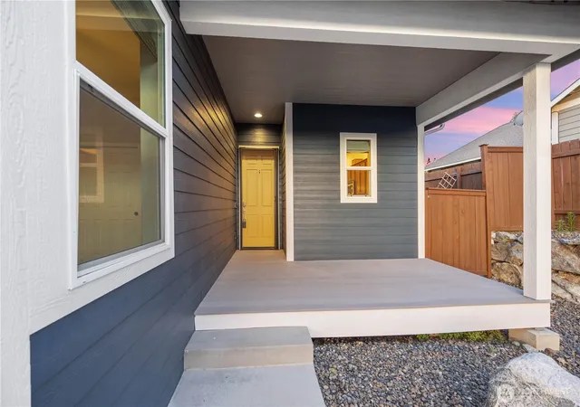 Photo 2 of Contingent at 444 Hilltop Pl, Chelan, WA 98816 | MLS# NWM2486106 | Listing updated on 2026-09-28
