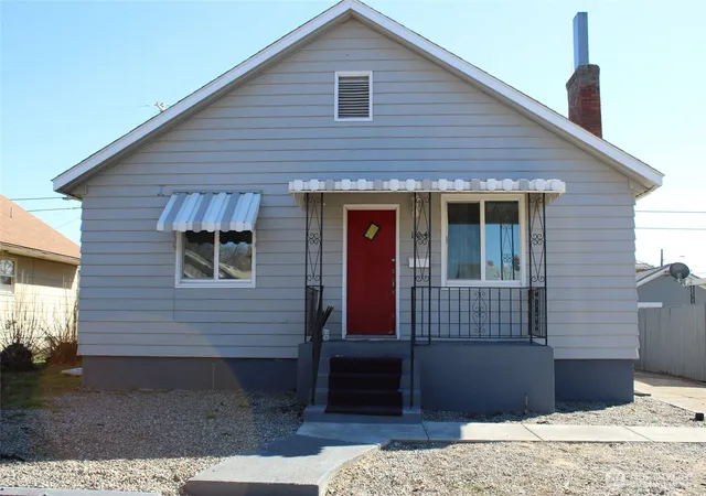 Photo 1 of Single family home for sale at 104 E 5th Avenue, Ritzville, WA 99169 | MLS# NWM2486194 | Listing updated on 2026-09-17
