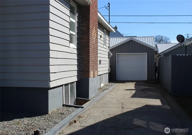 Photo 2 of Single family home for sale at 104 E 5th Avenue, Ritzville, WA 99169 | MLS# NWM2486194 | Listing updated on 2026-09-17