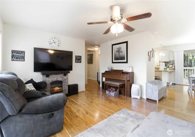 Photo 3 of Single family home for sale at 421 Mcadams Rd E, Longview, WA 98632 | MLS# NWM2486289 | Listing updated on 2026-09-17