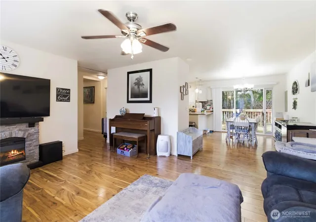 Photo 4 of Single family home for sale at 421 Mcadams Rd E, Longview, WA 98632 | MLS# NWM2486289 | Listing updated on 2026-09-17