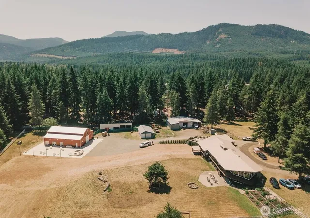 Photo 2 of Mansion for sale at 182 Silver Ridge Ranch Rd, Easton, WA 98925 | MLS# NWM2486393 | Listing updated on 2026-10-13