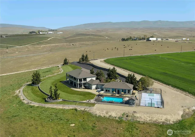 Photo 2 of Single family home for sale at 1050 Lewandowski Rd, Sunnyside, WA 98944 | MLS# NWM2486421 | Listing updated on 2026-09-17