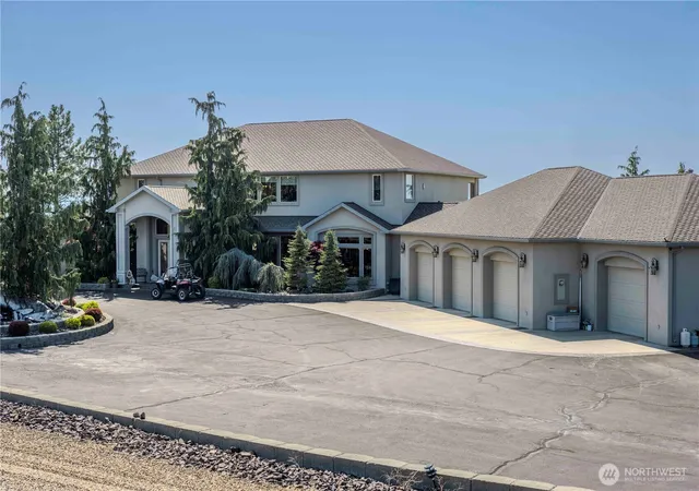 Photo 3 of Single family home for sale at 1050 Lewandowski Rd, Sunnyside, WA 98944 | MLS# NWM2486421 | Listing updated on 2026-09-17