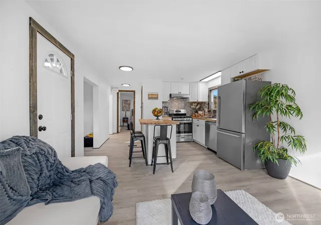Photo 1 of Manufactured home for sale at 14322 Admiralty Way #26, Lynnwood, WA 98087 | MLS# NWM2486432 | Listing updated on 2026-09-22