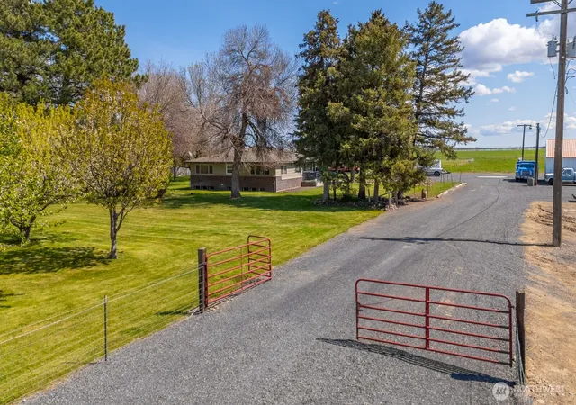 Photo 1 of Single family home for sale at 11627 Rd K Ne, Moses Lake, WA 98837 | MLS# NWM2486507 | Listing updated on 2026-09-17
