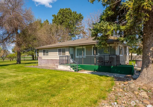 Photo 3 of Single family home for sale at 11627 Rd K Ne, Moses Lake, WA 98837 | MLS# NWM2486507 | Listing updated on 2026-09-17