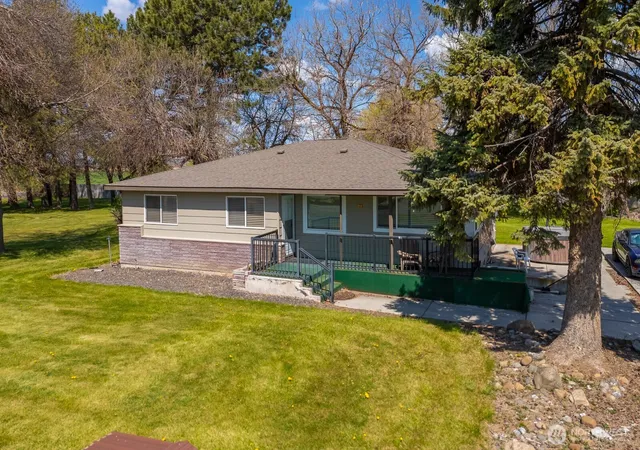 Photo 3 of Single family home for sale at 11627 Rd K NE, Moses Lake, WA 98837 | MLS# NWM2486507 | Listing updated on 2026-09-17