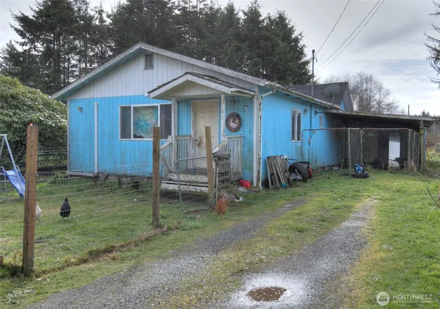 Photo 3 of Single family home for sale at 102 Elma St, Copalis Beach, WA 98535 | MLS# NWM2486605 | Listing updated on 2026-09-17