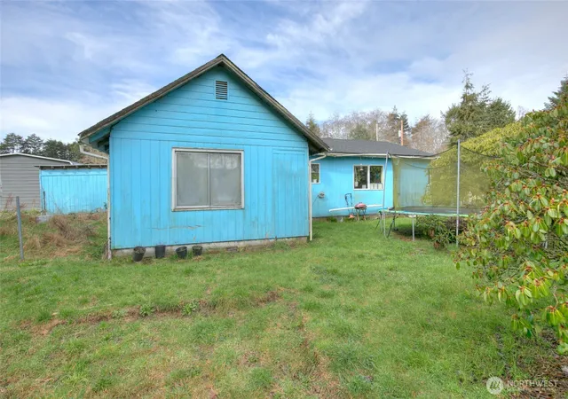 Photo 4 of Single family home for sale at 102 Elma St, Copalis Beach, WA 98535 | MLS# NWM2486605 | Listing updated on 2026-09-17