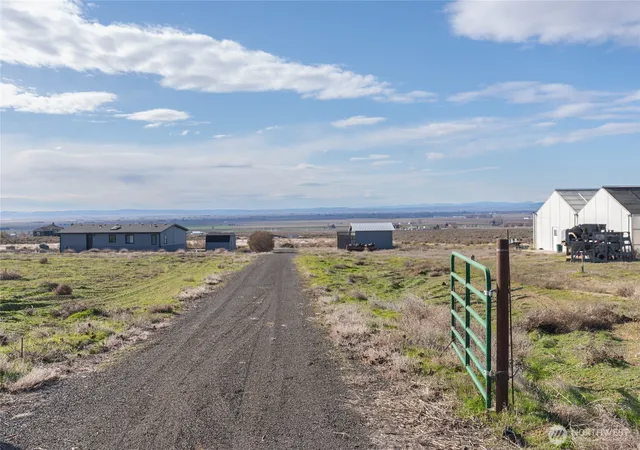 Photo 2 of Manufactured home for sale at 13477 Road 13 Nw, Quincy, WA 98848 | MLS# NWM2486714 | Listing updated on 2026-09-17