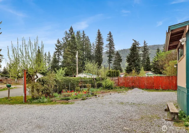 Photo 3 of Manufactured home for sale at 6245 Laurel Pl, Maple Falls, WA 98266 | MLS# NWM2486857 | Listing updated on 2026-09-17