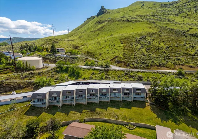 Photo 2 of Townhouse for sale at 1818 Skyline Dr #21, Wenatchee, WA 98801 | MLS# NWM2486879 | Listing updated on 2026-09-17