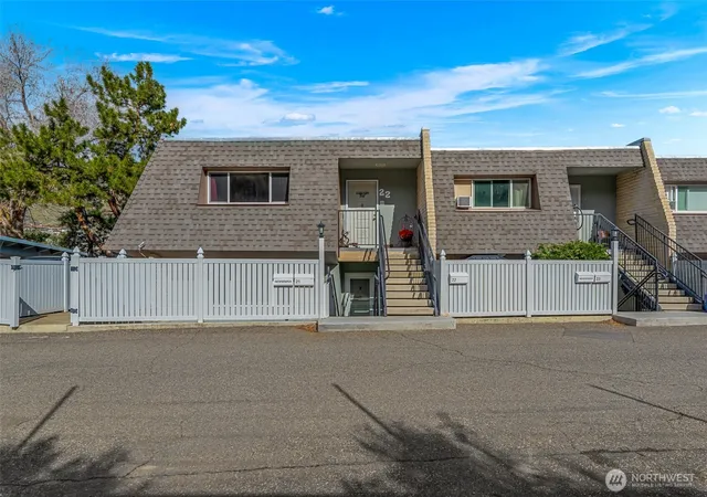 Photo 3 of Townhouse for sale at 1818 Skyline Dr #21, Wenatchee, WA 98801 | MLS# NWM2486879 | Listing updated on 2026-09-17