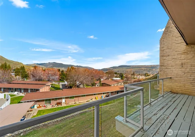 Photo 4 of Townhouse for sale at 1818 Skyline Dr #21, Wenatchee, WA 98801 | MLS# NWM2486879 | Listing updated on 2026-09-17