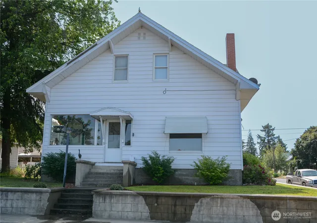 Photo 2 of Single family home for sale at 202 E 3rd Avenue, Ritzville, WA 99169 | MLS# NWM2486897 | Listing updated on 2026-09-17