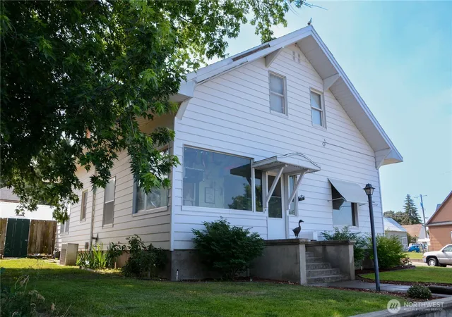 Photo 3 of Single family home for sale at 202 E 3rd Avenue, Ritzville, WA 99169 | MLS# NWM2486897 | Listing updated on 2026-09-17