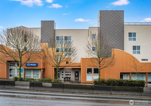 Photo 4 of Condo for sale at 4020 Aurora Ave N #403, Seattle, WA 98103 | MLS# NWM2486965 | Listing updated on 2026-09-17