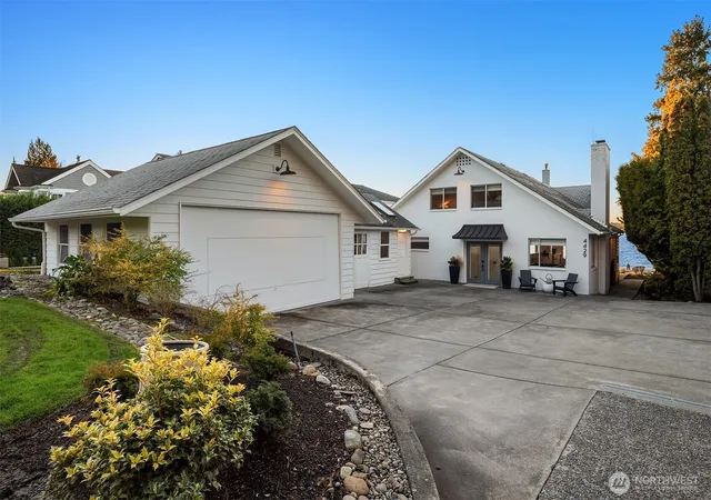 Photo 2 of Single family home for sale at 4429 91st Avenue Ne, Yarrow Point, WA 98004 | MLS# NWM2487289 | Listing updated on 2026-09-17