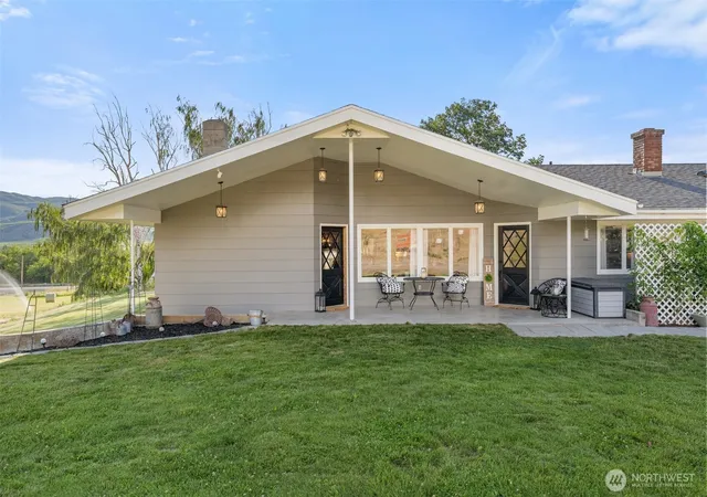 Photo 3 of Single family home for sale at 32026 Highway 97, Tonasket, WA 98855 | MLS# NWM2487428 | Listing updated on 2026-09-17