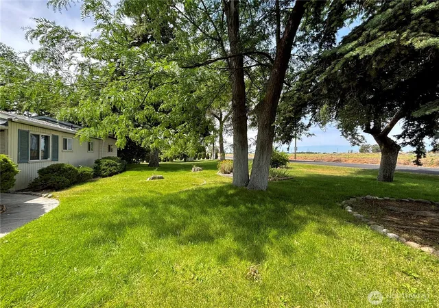 Photo 2 of Single family home for sale at 4477 Wenatchee Dr Ne, Moses Lake, WA 98837 | MLS# NWM2487506 | Listing updated on 2026-09-17